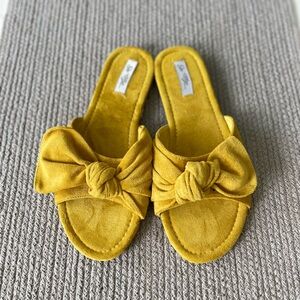 So Me Yellow Bow Suede Mules Sandals Size 8.5